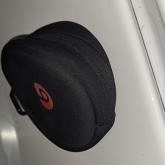 Beats Headphone Case - Picture 2 of 4